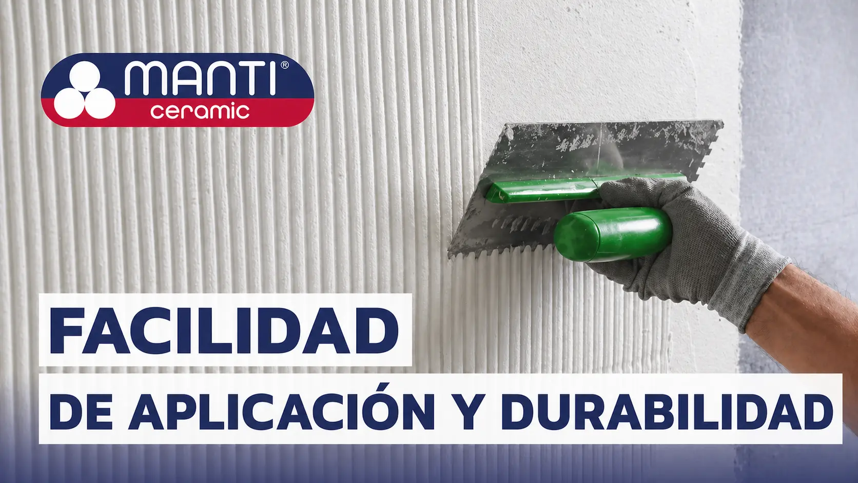 Aplicación de Manti Ceramic con llana sobre pared, ejemplo de facilidad de aplicación y durabilidad en una microcapa aislante de bajo espesor.